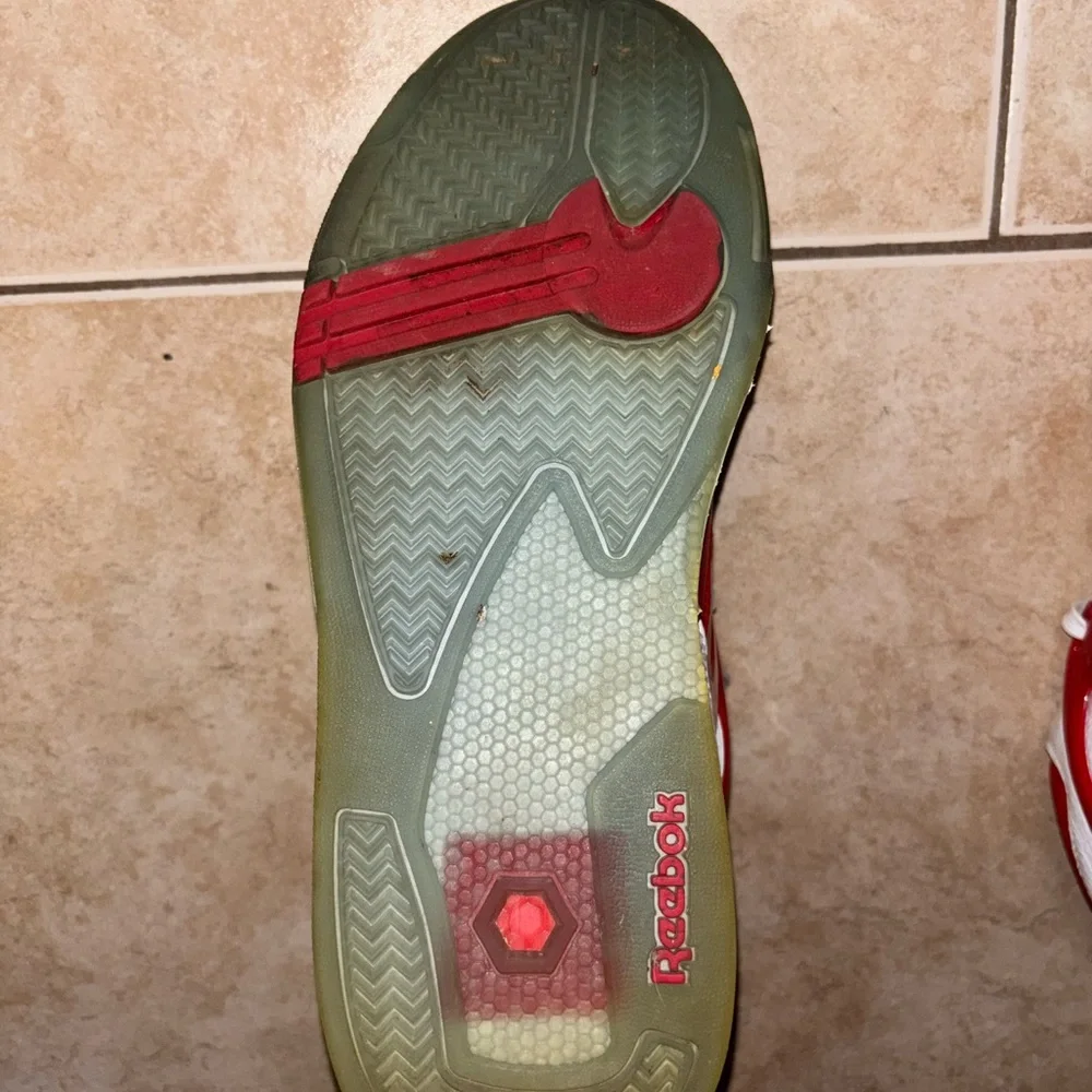 Reebok Pump Sneakers Red and White - Picture 9 of 9